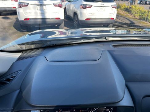 Used 2025 Nissan Rogue SV image 36