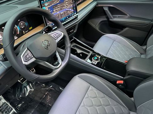 New 2026 Volkswagen Tiguan SEL R-Line image 9