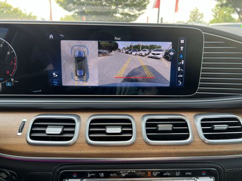 Used 2024 Mercedes-Benz GLS 580 4MATIC image 18