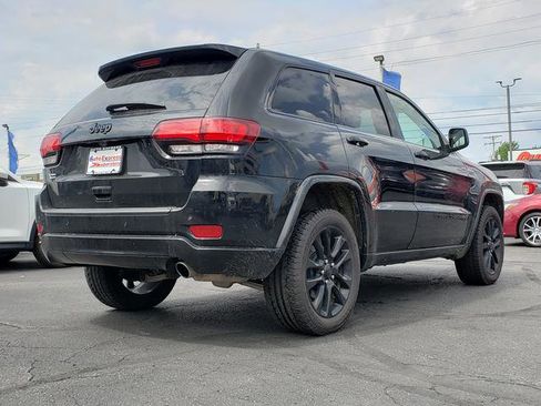 Used 2022 Jeep Grand Cherokee Laredo X AWD/4WD image 7