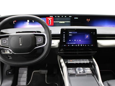 Used 2025 Lincoln Nautilus Premier AWD/4WD image 2