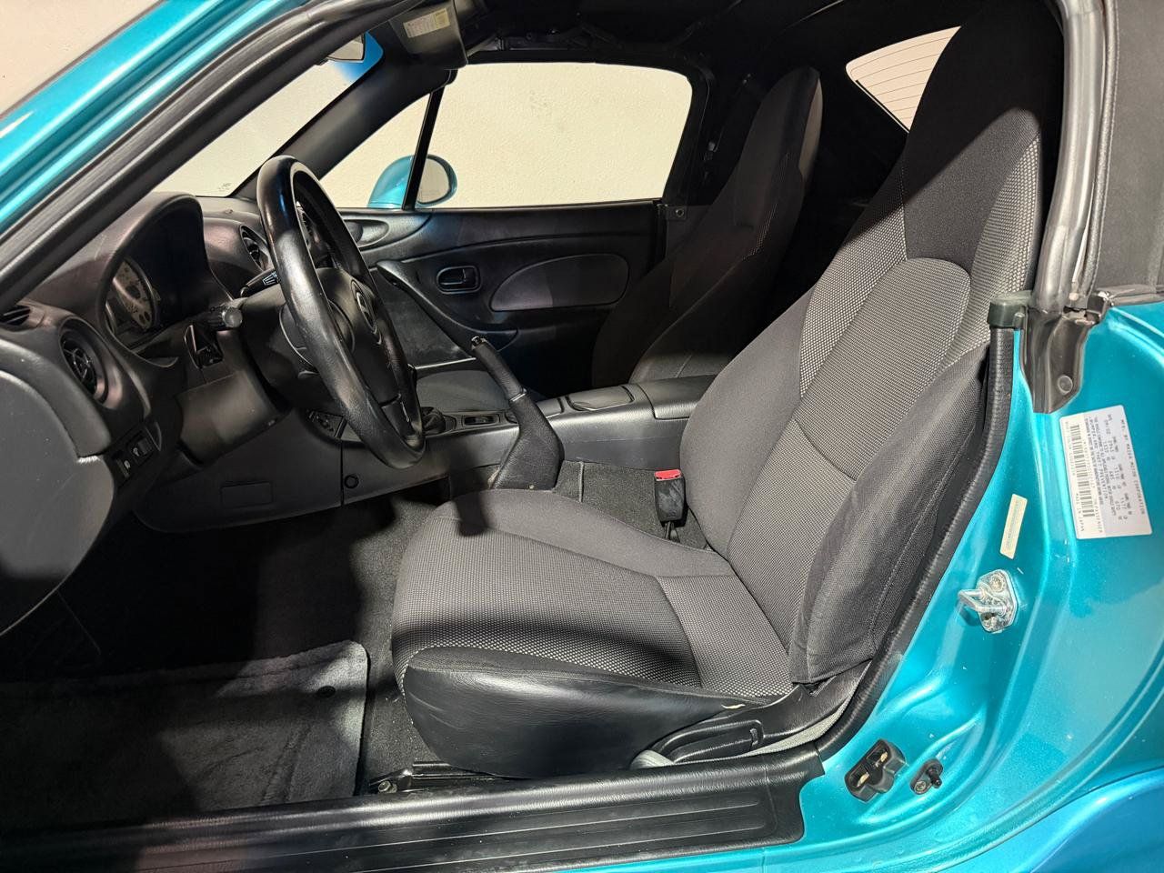 Used 2003 MAZDA MX-5 Miata RWD image 9