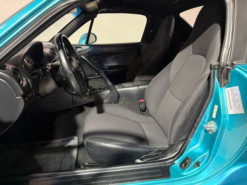 Used 2003 MAZDA MX-5 Miata RWD image 9