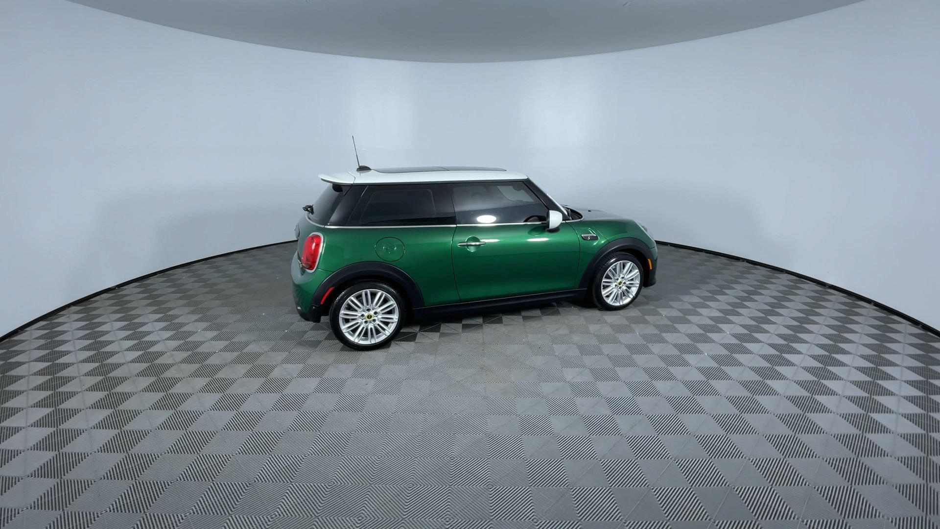 Used 2023 MINI Cooper SE FWD image 9