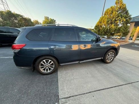 Used 2013 Nissan Pathfinder SV w/ Cargo Pkg AWD/4WD image 5