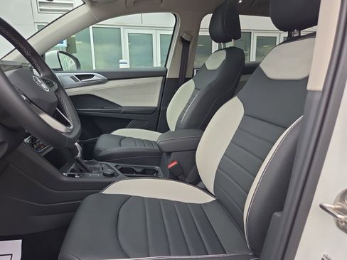 Certified 2025 Volkswagen Taos SEL AWD/4WD image 16