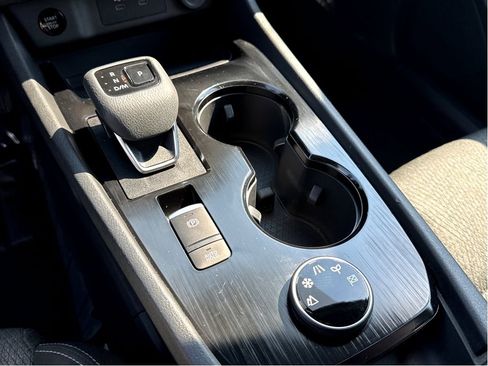 Used 2024 Nissan Rogue SV image 22