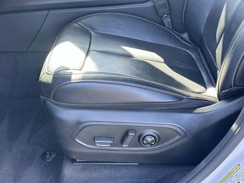 Used 2023 Jeep Grand Cherokee L Limited w/ Luxury Tech Group II image 21