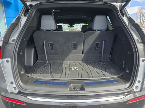 Used 2023 Buick Enclave Essence image 11