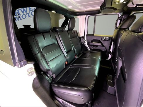 Used 2023 Jeep Wrangler Unlimited Sahara AWD/4WD image 26