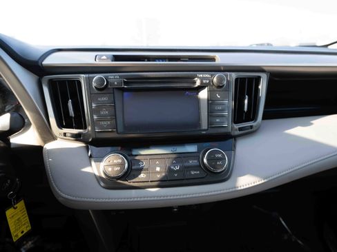 Used 2013 Toyota RAV4 XLE image 17