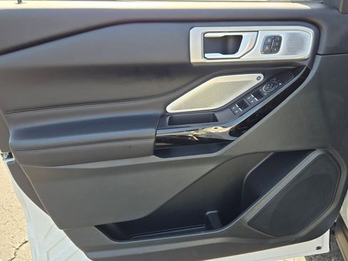 Used 2023 Ford Explorer Platinum w/ Technology Package AWD/4WD image 36