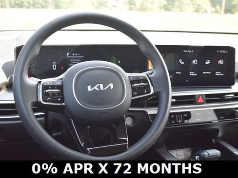 New 2025 Kia Sorento LX image 17