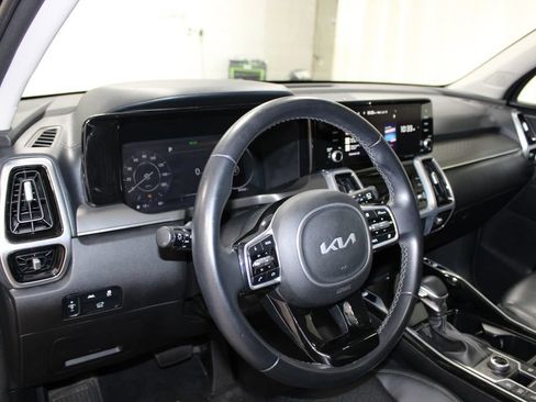 Used 2023 Kia Sorento SX AWD/4WD image 17