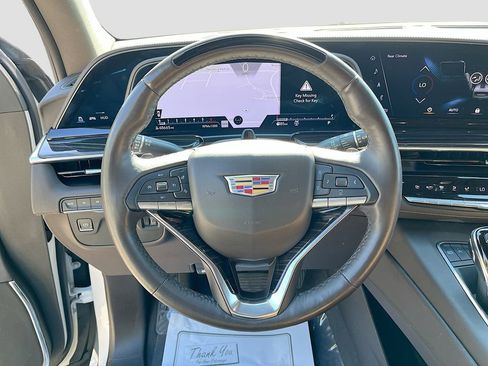 Used 2023 Cadillac Escalade Premium Luxury image 18