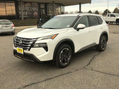 Used 2025 Nissan Rogue SV image 4