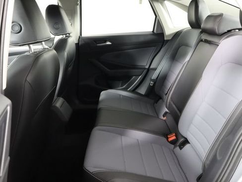 Used 2025 Volkswagen Jetta SE FWD image 15
