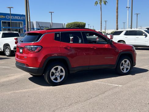 Used 2024 Jeep Compass Latitude AWD/4WD image 5