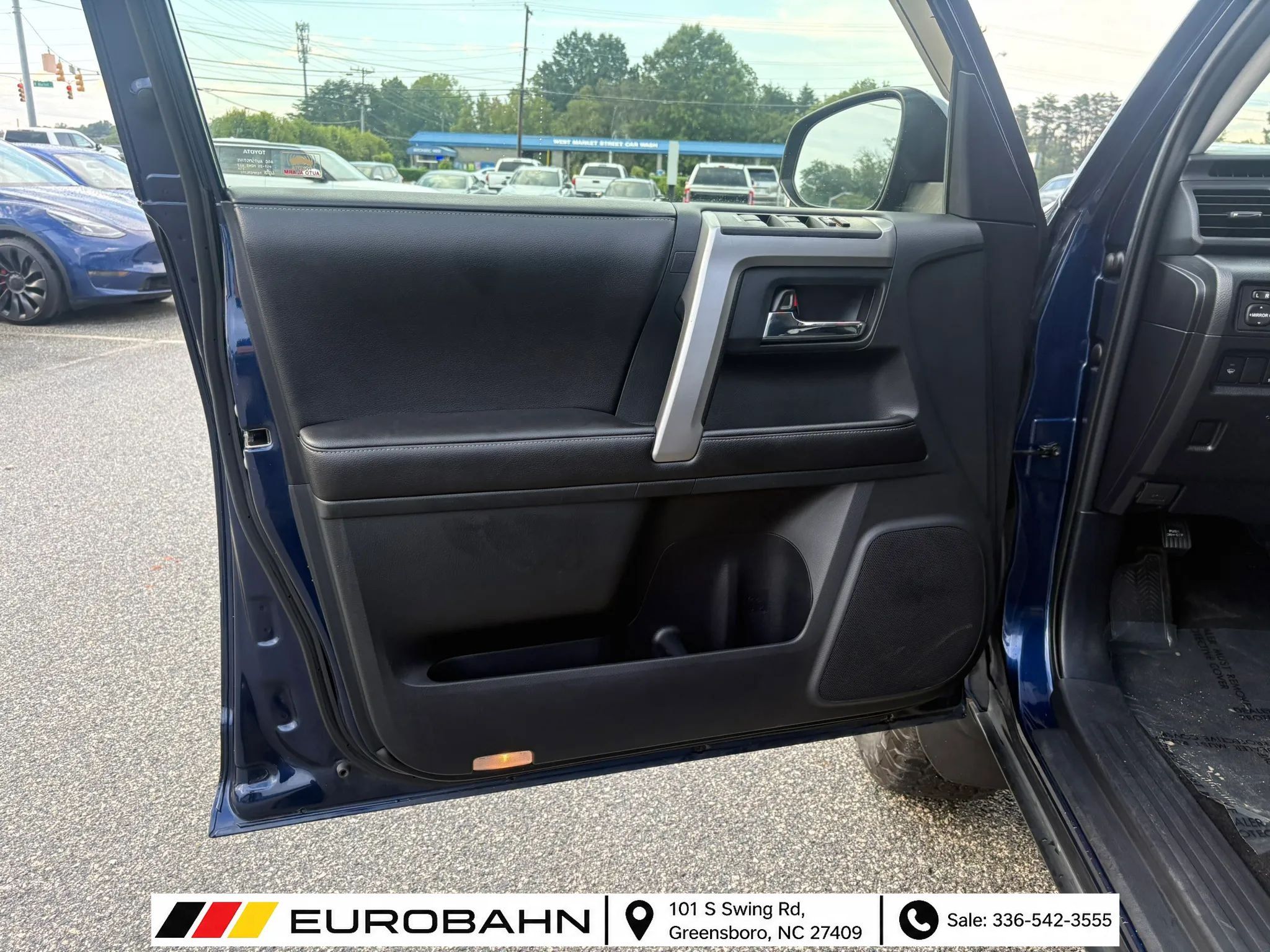 Used 2015 Toyota 4Runner SR5 AWD/4WD image 9