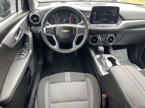 Used 2025 Chevrolet Blazer LT image 10