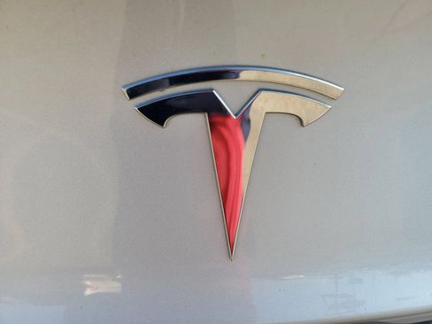 Used 2018 Tesla Model 3 Long Range RWD image 11