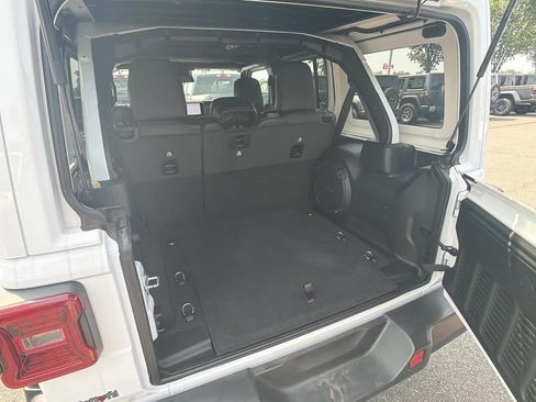 New 2026 Jeep Wrangler Unlimited Sahara AWD/4WD image 28