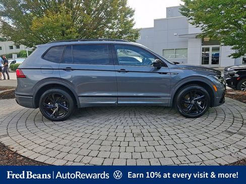 Used 2023 Volkswagen Tiguan SE R-Line FWD image 9