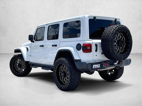 Used 2018 Jeep Wrangler Unlimited Sahara AWD/4WD image 12