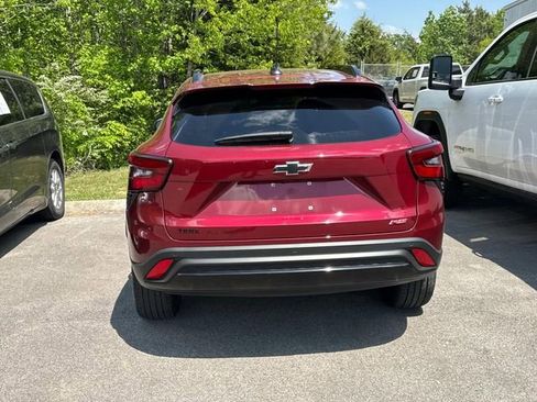 Used 2025 Chevrolet Trax RS w/ Sunroof Package FWD image 10