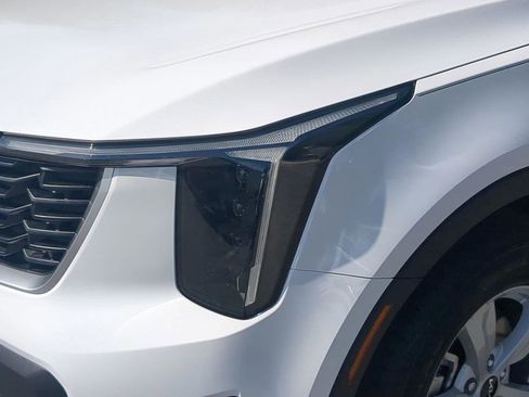 New 2026 Kia Sorento LX image 9