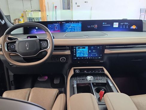 Used 2025 Lincoln Navigator L Black Label AWD/4WD image 2