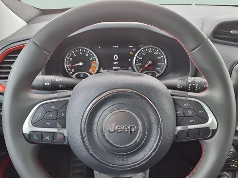 Used 2023 Jeep Renegade Trailhawk image 19