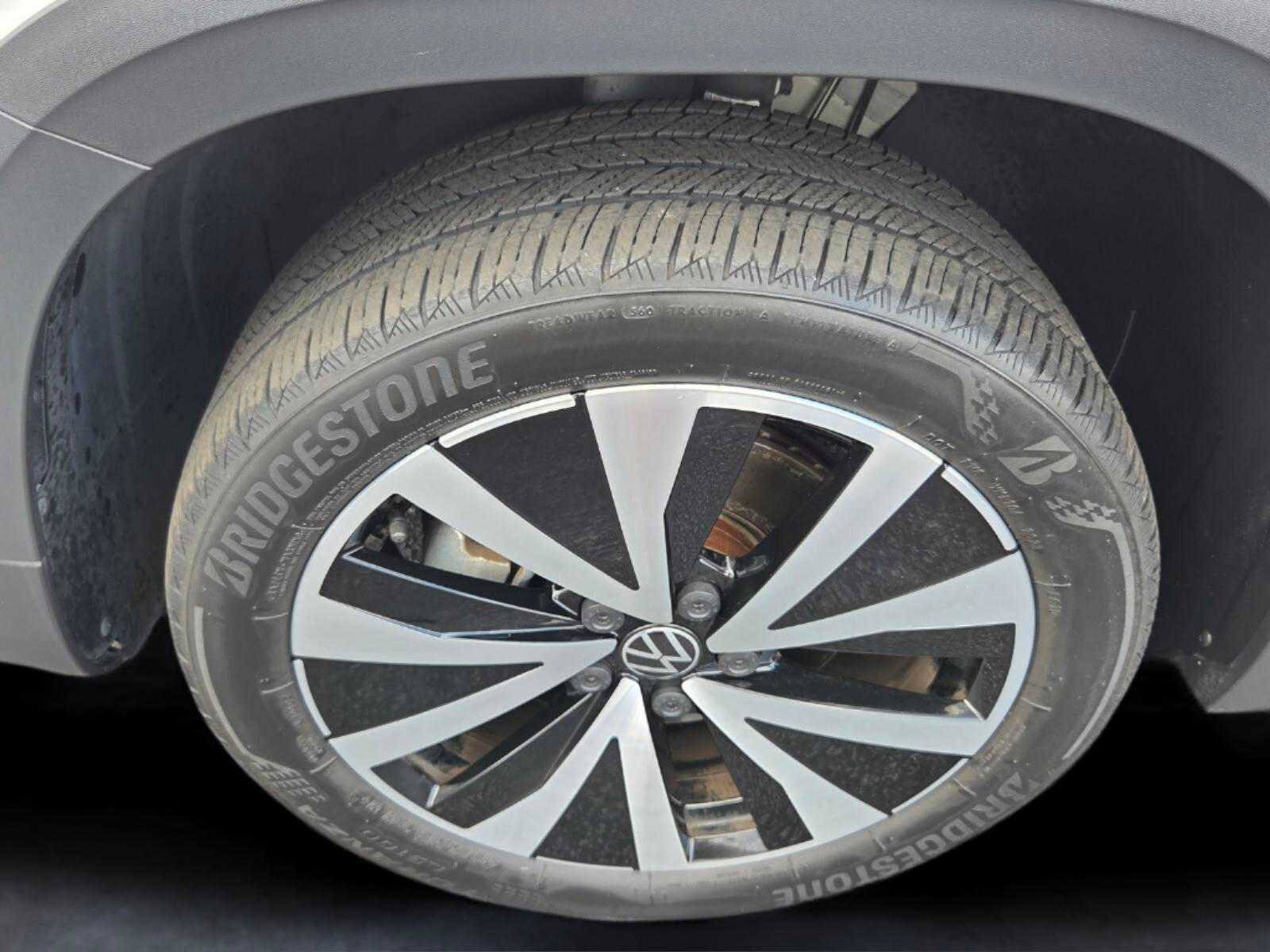 Used 2023 Volkswagen Taos SE FWD image 9