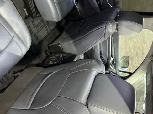 Used 2021 Buick Enclave Essence w/ Sound and Sites Package image 34