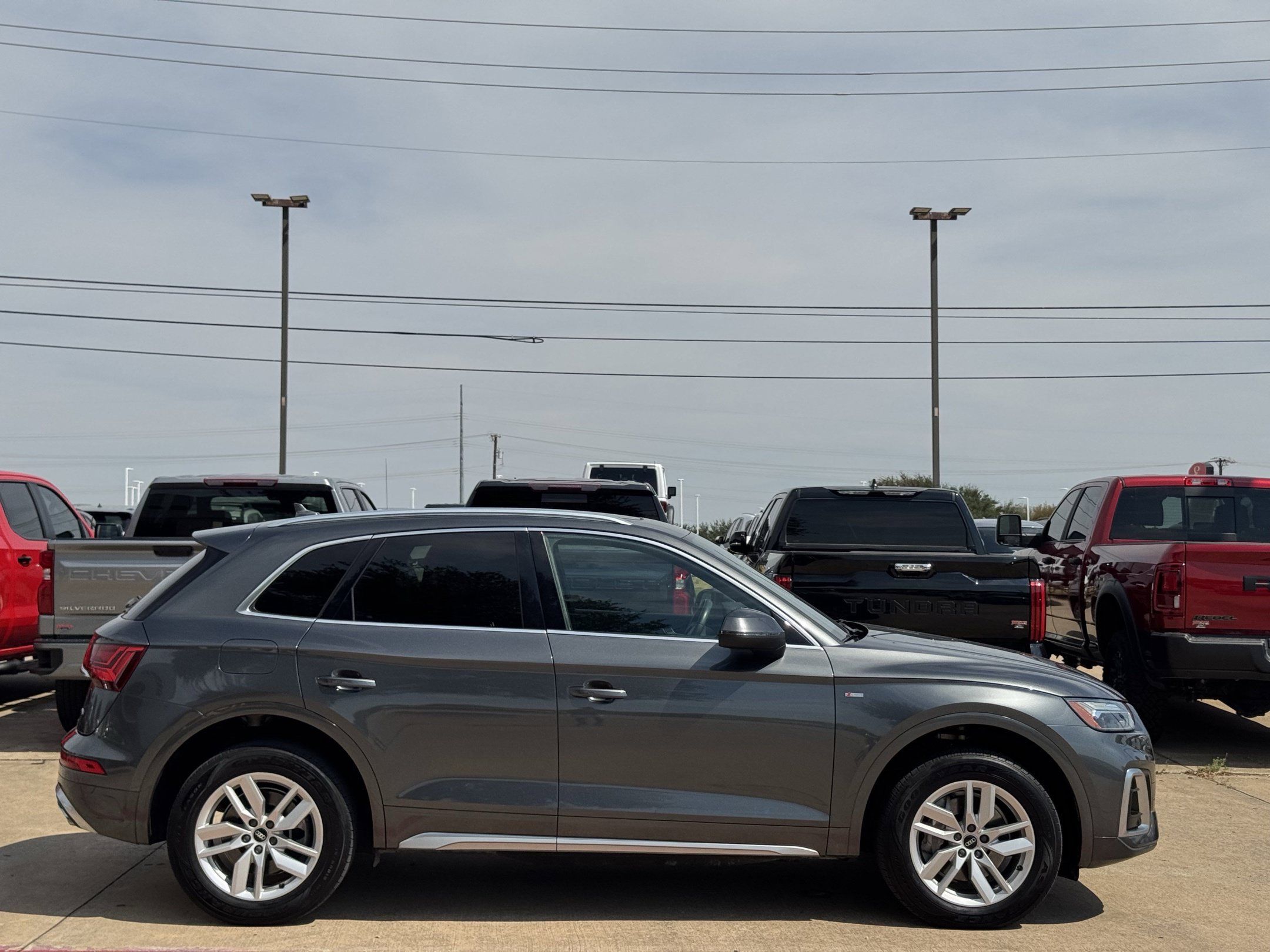 Used 2022 Audi Q5 2.0T Premium w/ Convenience Package AWD/4WD image 3