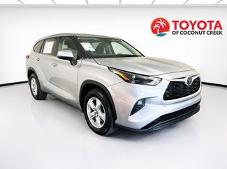 Used 2023 Toyota Highlander LE video 1