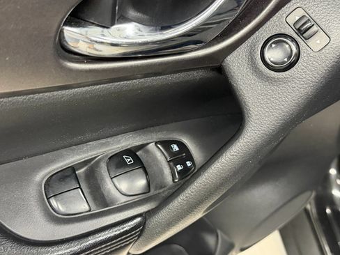 Used 2016 Nissan Rogue SV AWD/4WD image 22
