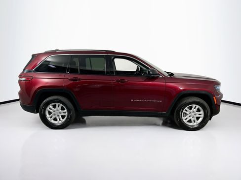 Used 2023 Jeep Grand Cherokee Laredo w/ Trailer Tow Prep Group (B) AWD/4WD image 4