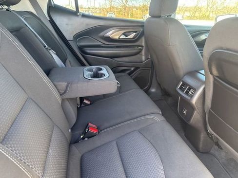Used 2024 GMC Terrain SLE image 17
