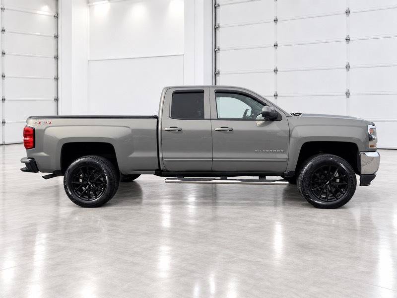 Used 2017 Chevrolet Silverado 1500 LT w/ All Star Edition AWD/4WD image 3