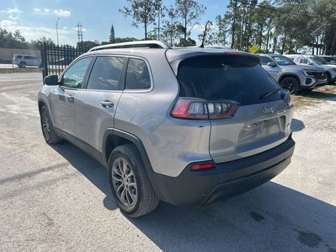 Used 2021 Jeep Cherokee Latitude Plus FWD image 3