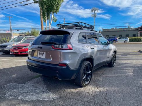 Used 2019 Jeep Cherokee Latitude Plus AWD/4WD image 5