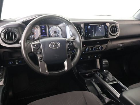 Used 2018 Toyota Tacoma TRD Off-Road w/ Technology Package AWD/4WD image 2