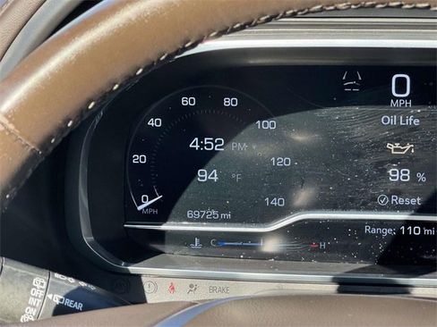 Used 2023 GMC Yukon XL SLT w/ SLT Luxury Package image 28