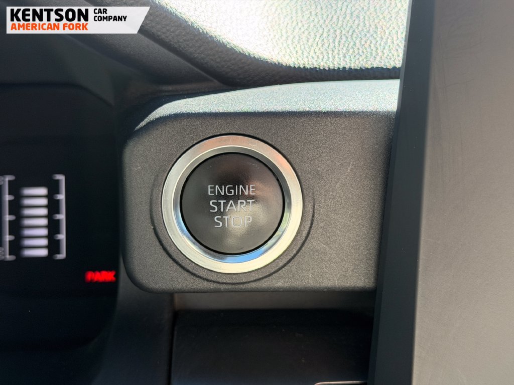 Used 2025 Toyota 4Runner SR5 AWD/4WD image 17