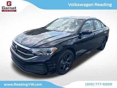 Used 2023 Volkswagen Jetta SE w/ Panoramic Sunroof Package