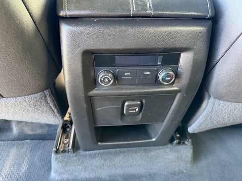 Used 2023 Chevrolet Traverse LT FWD image 27