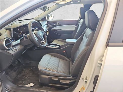 New 2026 Chevrolet Trax LT w/ Driver Confidence Package FWD image 4