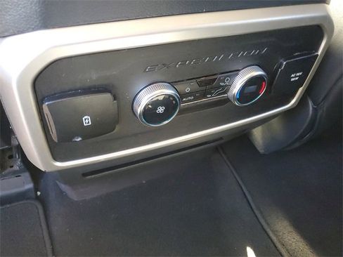 Used 2024 Ford Expedition Max XLT image 17