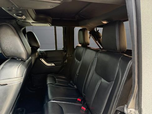 Used 2016 Jeep Wrangler Unlimited Rubicon AWD/4WD image 18
